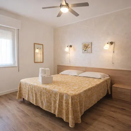Hotel Costa Azzurra - Easy Stay -Spotorno 2*