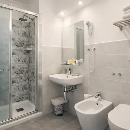 Ξενοδοχείο Hotel Costa Azzurra -Free Parking - Easy Stay -Spotorno