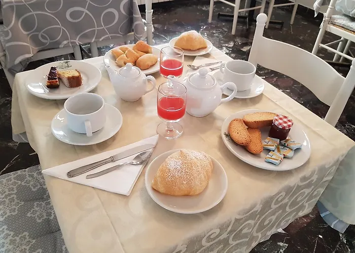 Hotel Costa Azzurra - Easy Stay -Spotorno 2* 斯波托尔诺
