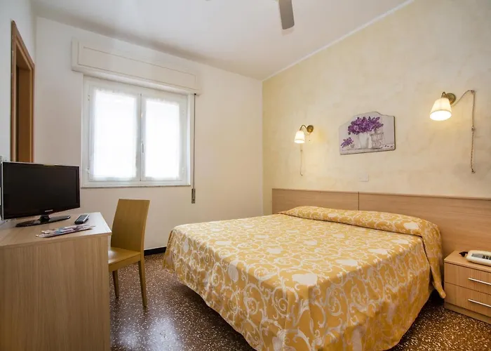 Ξενοδοχείο Hotel Costa Azzurra -Free Parking - Easy Stay -Spotorno